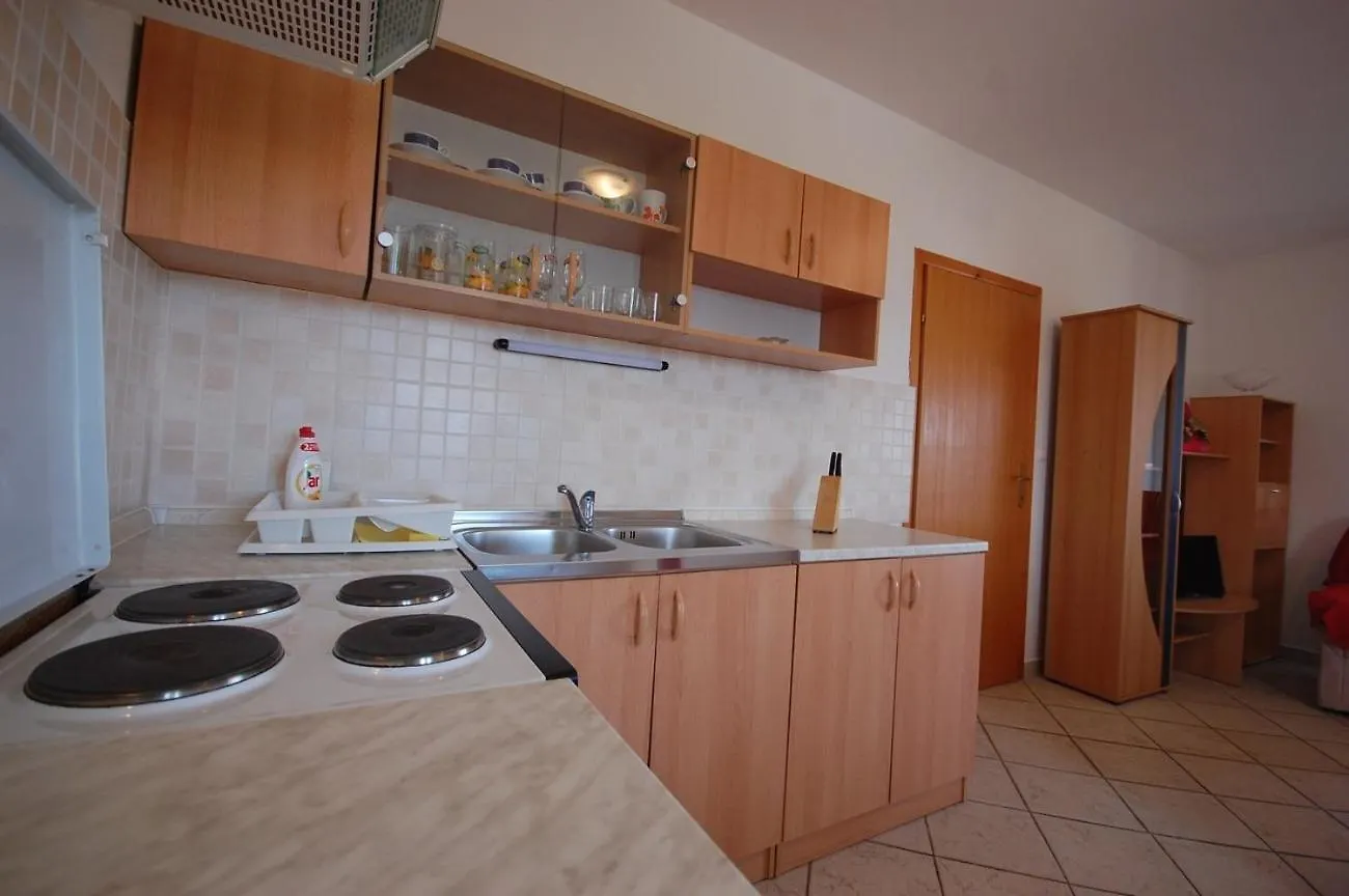 Apartments With A Parking Space Kremenici, Krk - 22269 Malinska