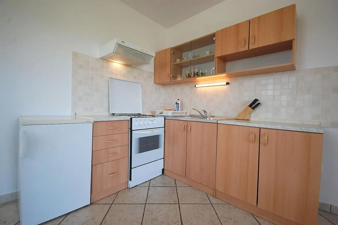 Apartments With A Parking Space Kremenici, Krk - 22269 Malinska