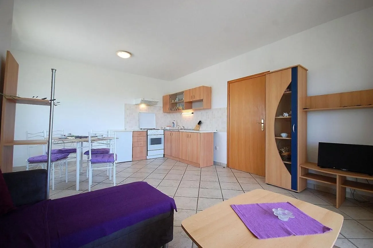 Apartments With A Parking Space Kremenici, Krk - 22269 Malinska