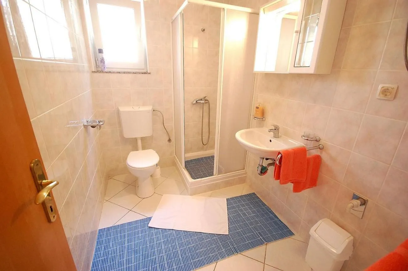 Apartments With A Parking Space Kremenici, Krk - 22269 Malinska