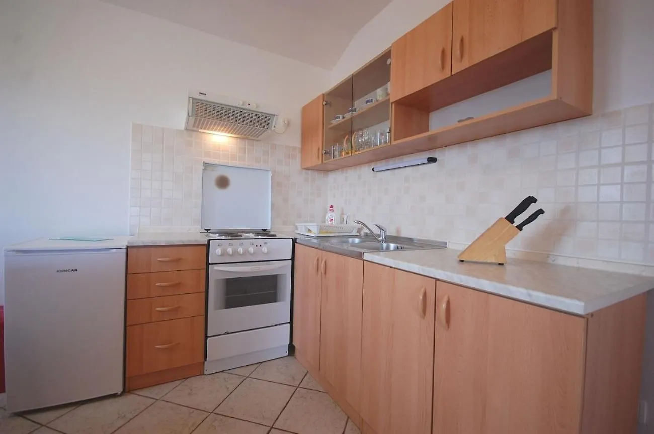 Apartments With A Parking Space Kremenici, Krk - 22269 Malinska