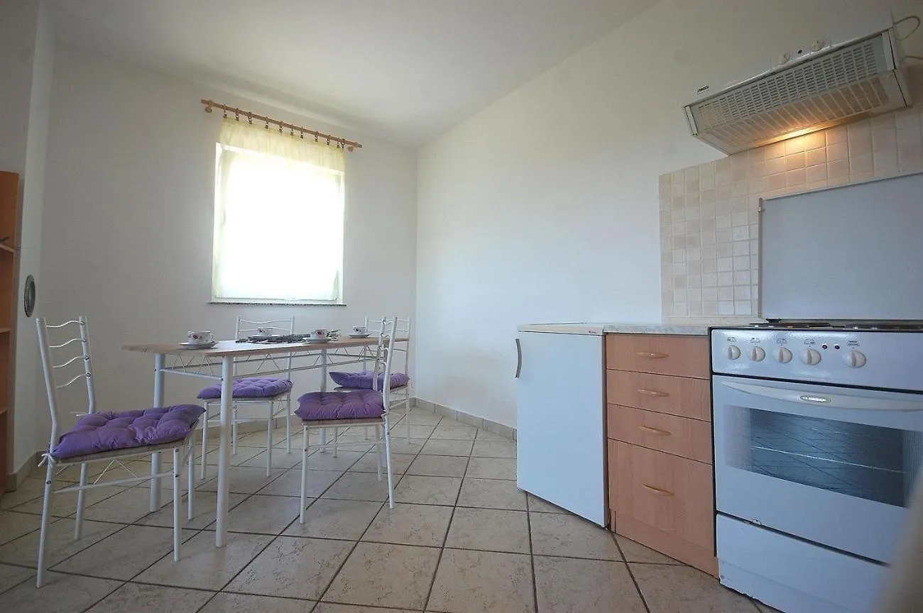 Apartments With A Parking Space Kremenici, Krk - 22269 Malinska