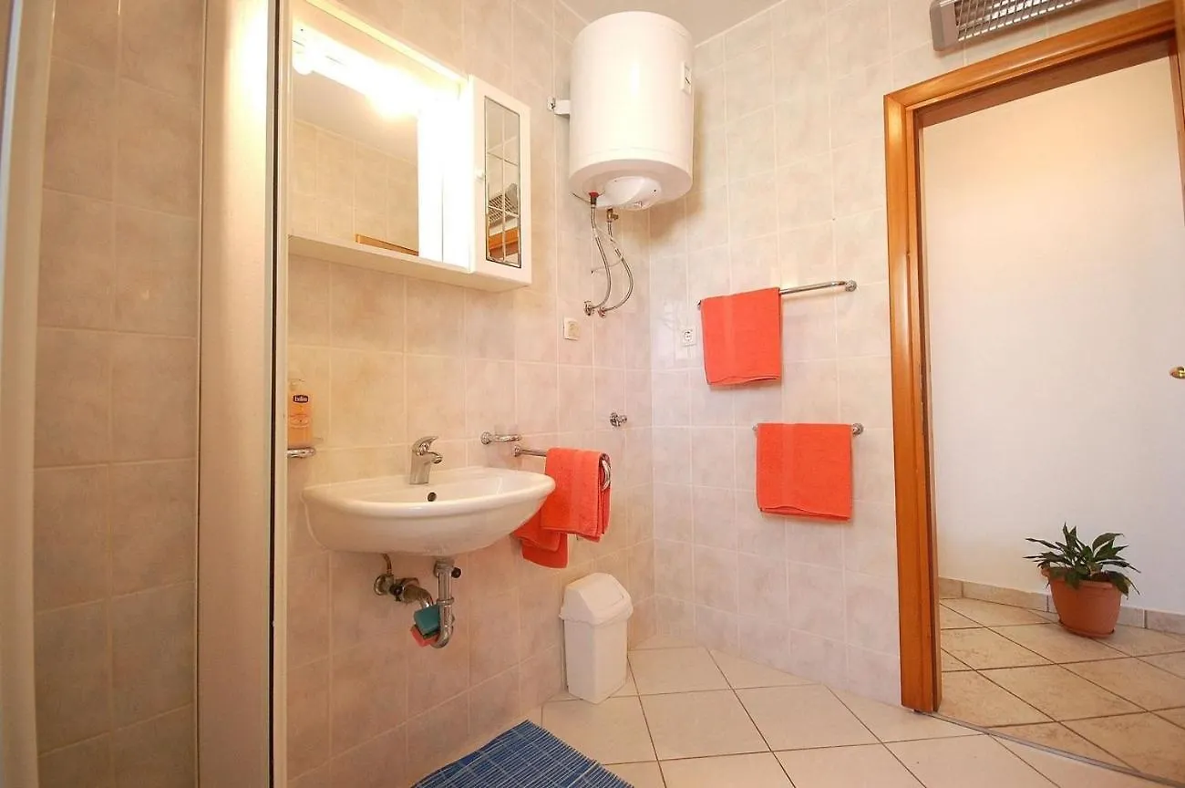Apartments With A Parking Space Kremenici, Krk - 22269 Malinska
