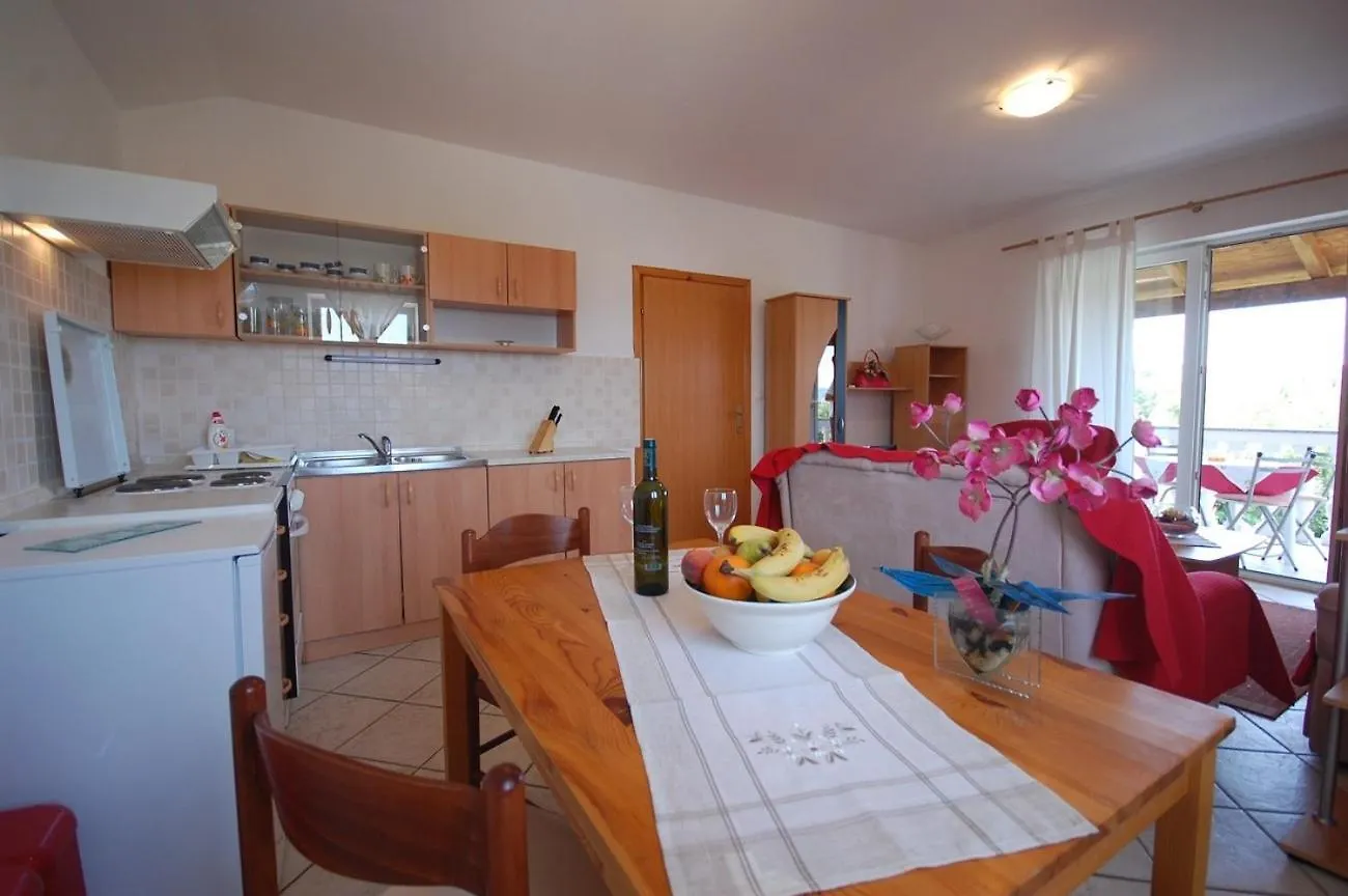 Apartments With A Parking Space Kremenici, Krk - 22269 Malinska